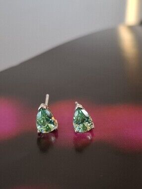 Green Teardrop Stud Earrings - Elegant Women's Jewelry